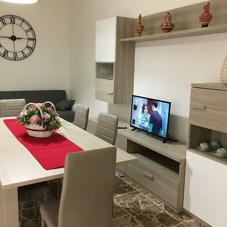 Sweet Apartment *